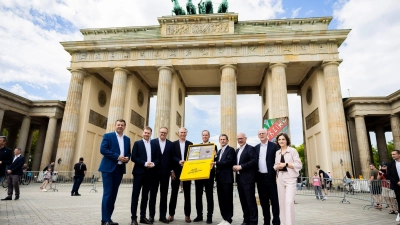 Die Bewerbung um den Grand Départ 2029 wurde in Berlin übergeben.  (Foto: Christoph Soeder/dpa)