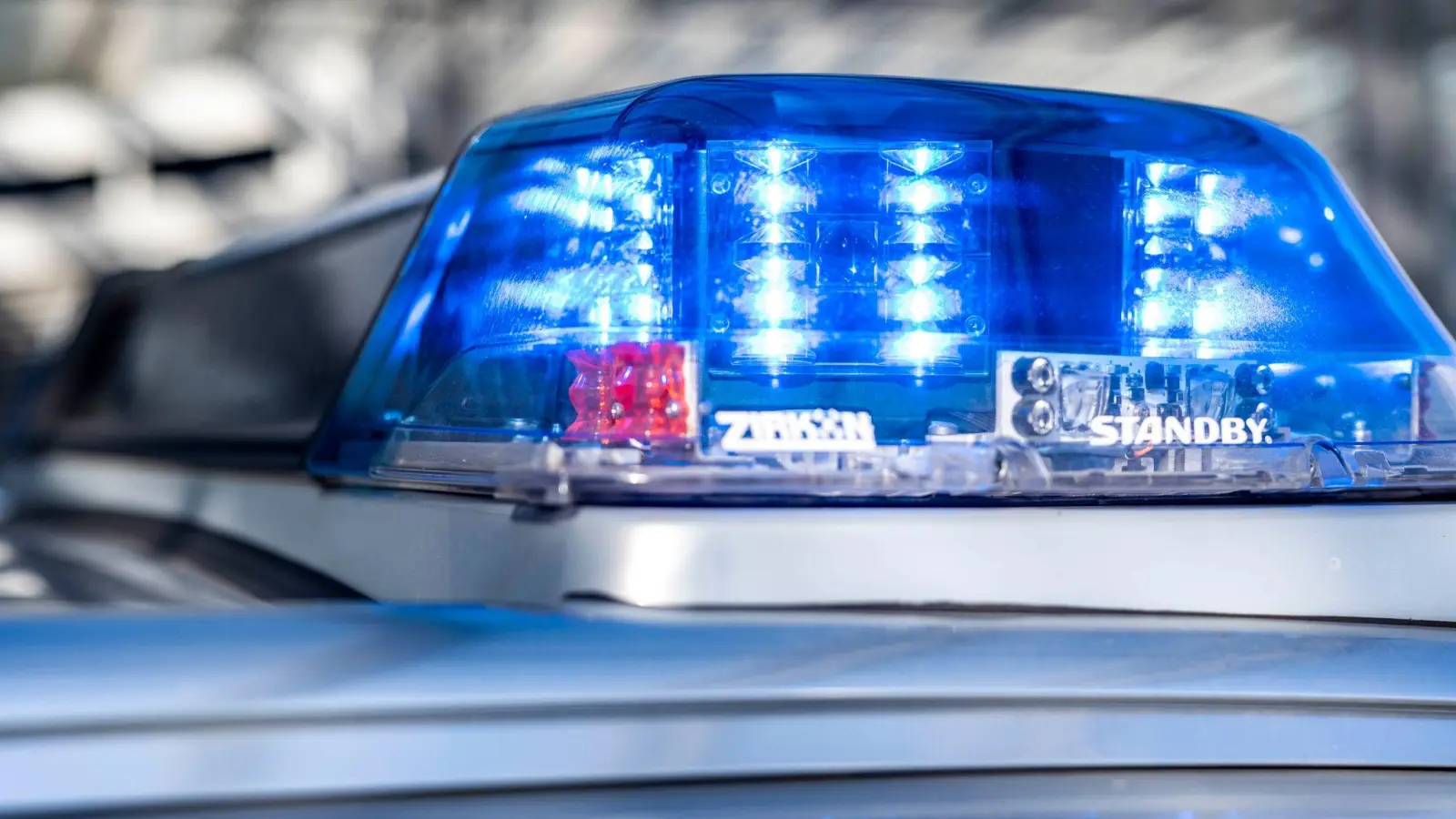Die Polizei kam nach Dietersheim und wurde auf überraschende Art fündig. (Foto: David Inderlied/dpa/Symbolbild)