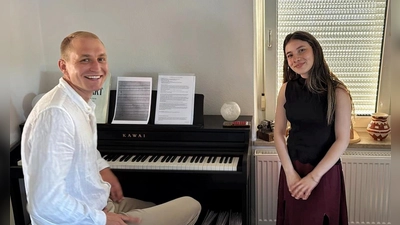 Bei der Probe zum Bundeswettbewerb „Jugend musiziert” in Regensburg: Cornelius Ubl und Alma Sweilem. (Foto: Shibly Sweilem)
