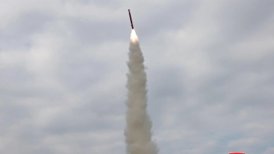 Kurz vor dem Trump-Besuch in Südkorea testet Nordkorea mehrere Marschflugkörper. (Foto: Uncredited/KCNA via YNA/dpa)