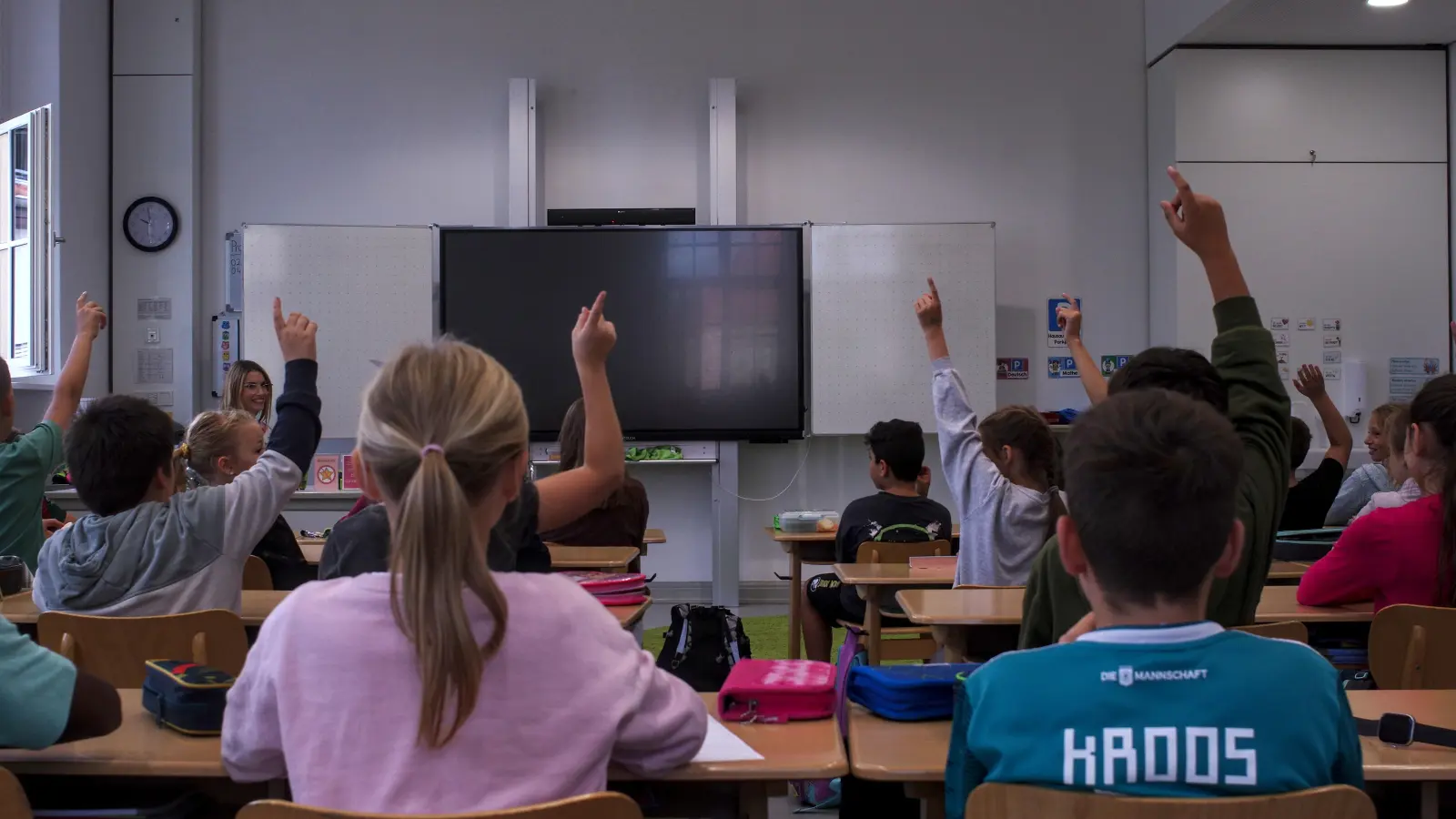 „Fragil und schrecklich“ soll die aktuelle Situation in den Klassenzimmern der Viertklässler wie hier in der Klasse 4a, sein. Beim Fototermin war gestern davon allerdings nichts zu erkennen. (Foto: Tizian Gerbing)