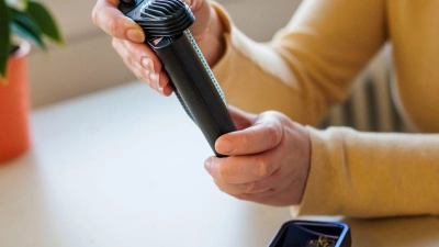 Vaporizer reduzieren Schadstoffe beim Cannabis-Konsum durch Erhitzen statt Verbrennen. (zu dpa: „Cannabis: Wie kann man etwas sicherer kiffen?“) (Foto: Philipp von Ditfurth/dpa)