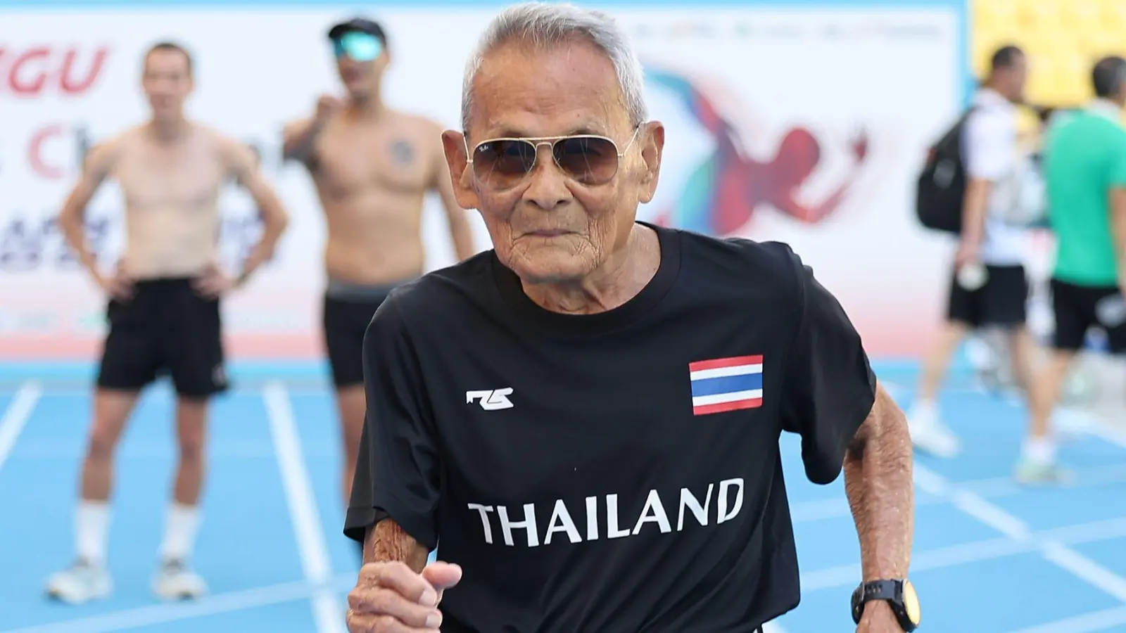 Sawang Janpram hält sich mit regelmäßigen Spaziergängen fit. Zudem treibt er mehrfach die Woche Sport. (Foto: -/YNA/dpa)
