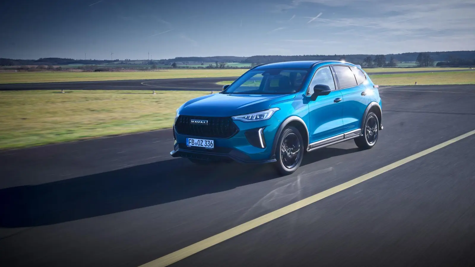In 7,9 Sekunden aus dem Stand auf Tempo 100 und bis zu 190 km/h schnell: der Haval Jolion Pro von Great Wall Motors. (Foto: Jan Greune/Great Wall Motors/dpa-tmn)
