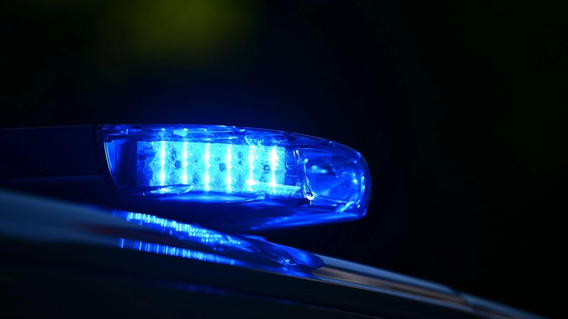 Kurz vor Mitternacht musste die Polizei die A7 in Richtung Würzburg sperren. (Symbolbild: Markus Lenhardt/dpa)