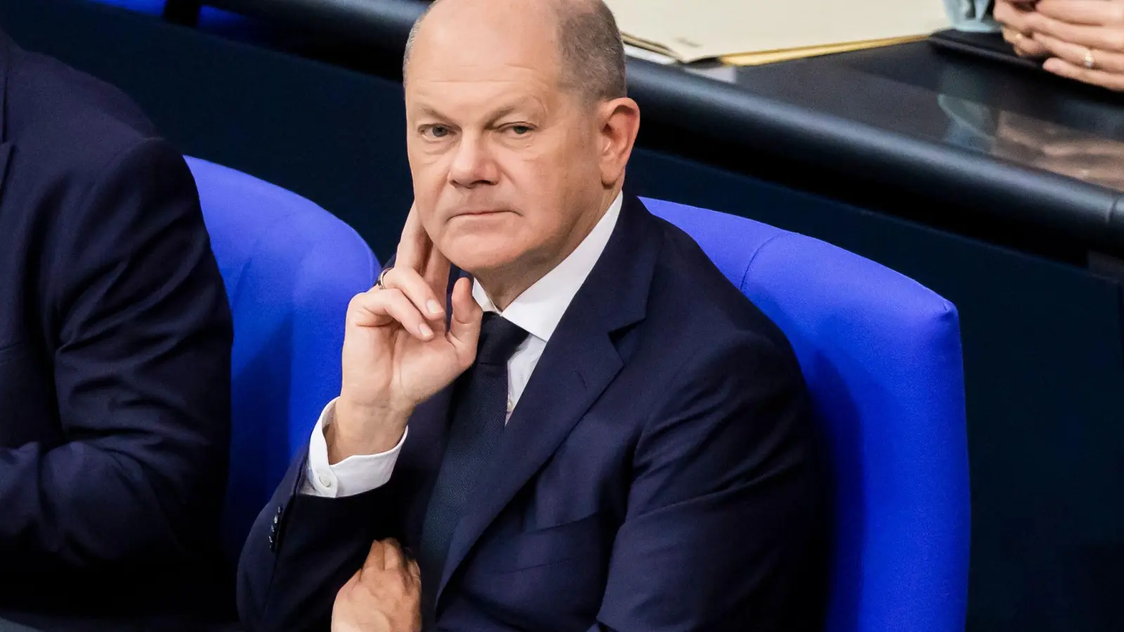 Bundeskanzler Olaf Scholz im Plenum des Bundestages. (Foto: Christoph Soeder/dpa)