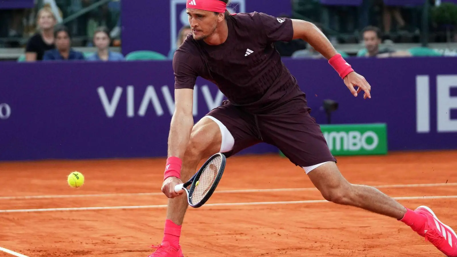 Alexander Zverev steht beim Sandplatzturnier in Buenos Aires im Viertelfinale (Foto: Gustavo Garello/AP/dpa)