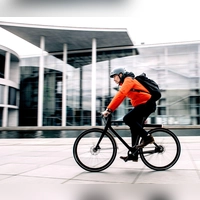 Mit der richtigen Pflege und Vorsicht können E-Bikes auch bei Kälte und Frost zuverlässig genutzt werden. (Foto: Zacharie Scheurer/dpa-tmn)
