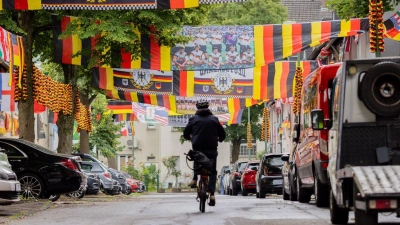 Viele Fans wären sicherlich froh, wenn Deutschland das nächste Spiel „ziehen“ würde. (Illustration) (Foto: Rolf Vennenbernd/dpa)