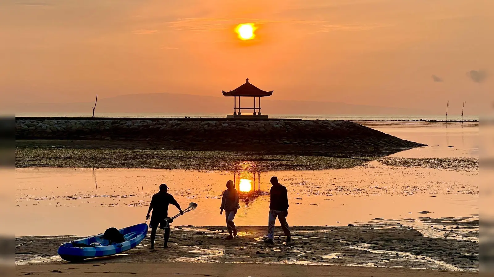 Für viele ist Bali das Traumziel schlechthin - aber der Massentourismus macht der „Insel der Götter” zu schaffen. (Archivbild) (Foto: Carola Frentzen/dpa)