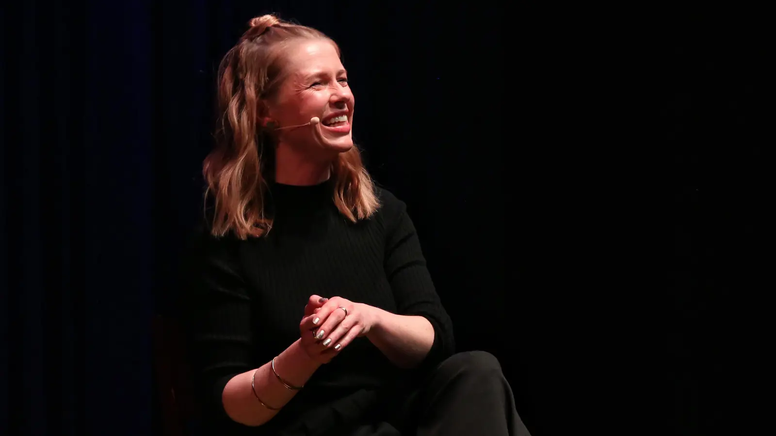 Erzählt launig aus ihrem Leben: die Kabarettistin und Schauspielerin Christine Eixenberger. (Foto: Martina Kramer)