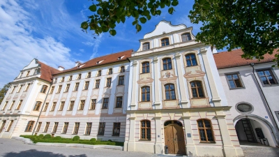 Beim Tag des offenen Denkmals ist auch das im Kloster Thierhaupten angesiedelte Bauarchiv zu besichtigen. (Archivbild) (Foto: Stefan Puchner/dpa)