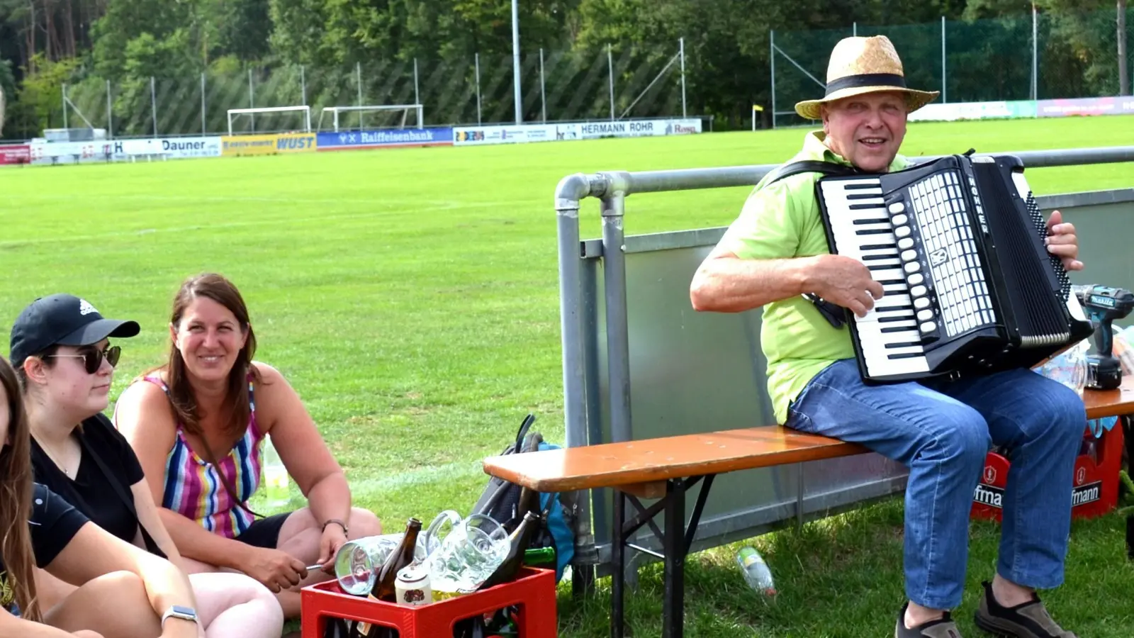 Musiker Heinz Froschauer ist auch in diesem Jahr wieder beim Weißwurstfrühschoppen am Kerwamontag mit dabei.  (Foto: Gudrun Schwarz-Köhler)