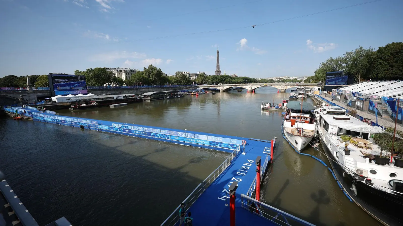 Für die Triathleten fiel auch das Abschlusstraining in der Seine aus. (Foto: Sven Hoppe/dpa)