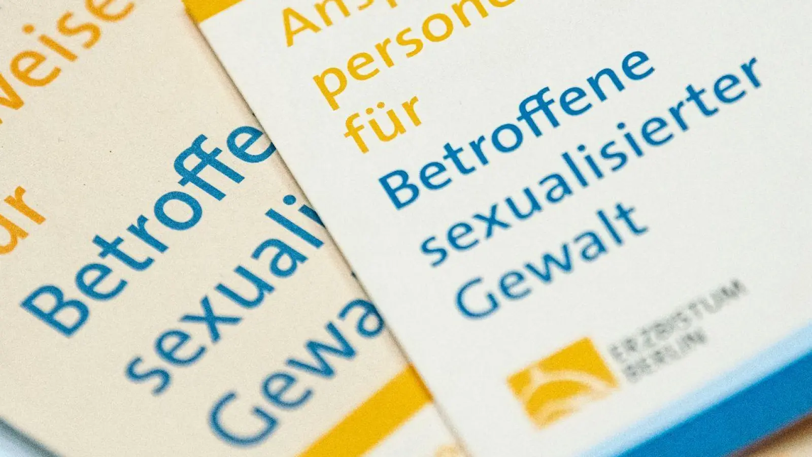 Seit dem 1. März 2023 können Betroffene sexualisierter Gewalt gegen bereits entschiedene Fälle ohne Begründung Widerspruch einlegen. (Foto: Fabian Sommer/dpa)