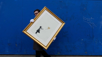 „Girl With Balloon“ ist eines der bekanntesten Werke des Künstlers. (Archivbild) (Foto: Kirsty Wigglesworth/AP/dpa)