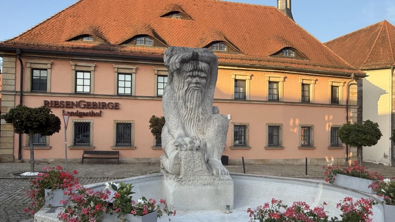 Geschichte zum Anhören soll das geplante Erzählbänke-Projekt liefern. Eine der Stationen entsteht am Rübezahl-Brunnen. (Foto: Yvonne Neckermann)