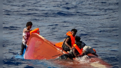 Immer wieder kommen Menschen bei der Fahrt übers Mittelmeer ums Leben. (Archivbild) (Foto: Francisco Seco/AP/dpa)