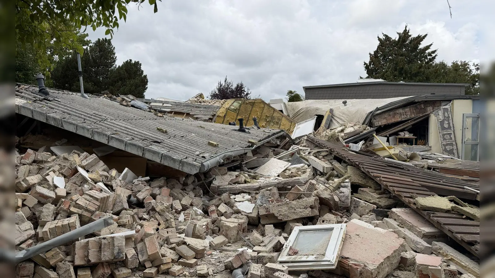 Von der Kita ist nicht viel übrig geblieben. (Handout) (Foto: ---/Stadt Wolfsburg/dpa)