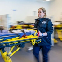 Einige Jugendliche klagten über leichten Schwindel und Kreislaufprobleme. (Foto: Lennart Preiss/dpa)