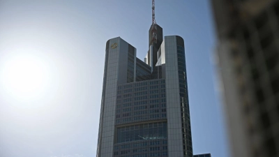 Wie lange bleibt Deutschlands zweitgrößte Privatbank noch unabhängig? (Foto: Michael Brandt/dpa)