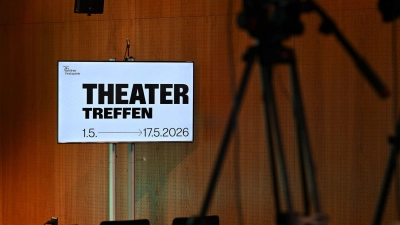Für das Theatertreffen werden jährlich die „zehn bemerkenswertesten Inszenierungen“ nach Berlin eingeladen. (Archivbild) (Foto: Jens Kalaene/dpa)