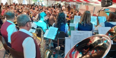 Die Stadtkapelle Bad Windsheim begleitete den Bürgermeisterfrühschoppen zur Kerwa traditionell mit zünftiger Blasmusik. (Foto: Katrin Merklein)