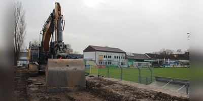 Vorarbeiten sind bei der Spielvereinigung schon gelaufen. Alle Beteiligten gehen davon aus, das kommende Woche die Baugenehmigung vorliegt und dann das Projekt richtig losgehen kann. (Foto: Robert Maurer)