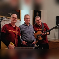 Gaben eine Konzertlesung im Wasserschloss Rügland (von links): Jerry Röschmann, Helmut Haberkamm und Hans-Jürgen „Dschubbi“ Meyer-Wanke. (Foto: Thomas Wirth)