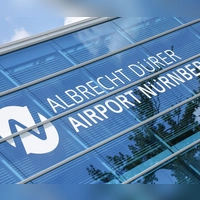 Die Polizei hat den Flughafen in Nürnberg abgesperrt. (Archivbild) (Foto: Daniel Löb/dpa)