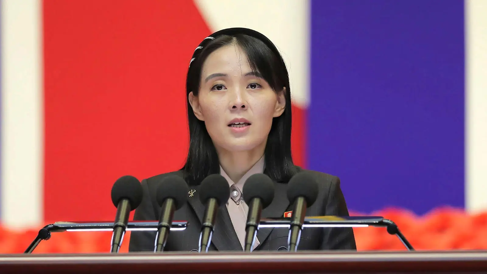 Kim Yo Jong, Schwester des nordkoreanischen Machthabers Kim Jong Un, hat die reduzierten Militärübungen der US-südkoreanischen Streitkräfte scharf kritisiert. (Archivbild) (Foto: 朝鮮通信社/KCNA via KNS/AP/dpa)