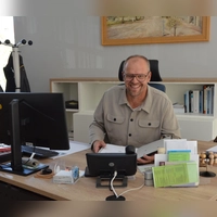 Angekommen im neuen Aufgabengebiet: Der parteilose Bürgermeister Johannes Förthner blickt mit Freude und Optimismus in die Zukunft. (Foto: Yvonne Neckermann)