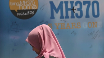 Seit elfeinhalb Jahren warten die Angehörigen der Insassen auf Antworten. (Archivbild) (Foto: Vincent Thian/AP/dpa)