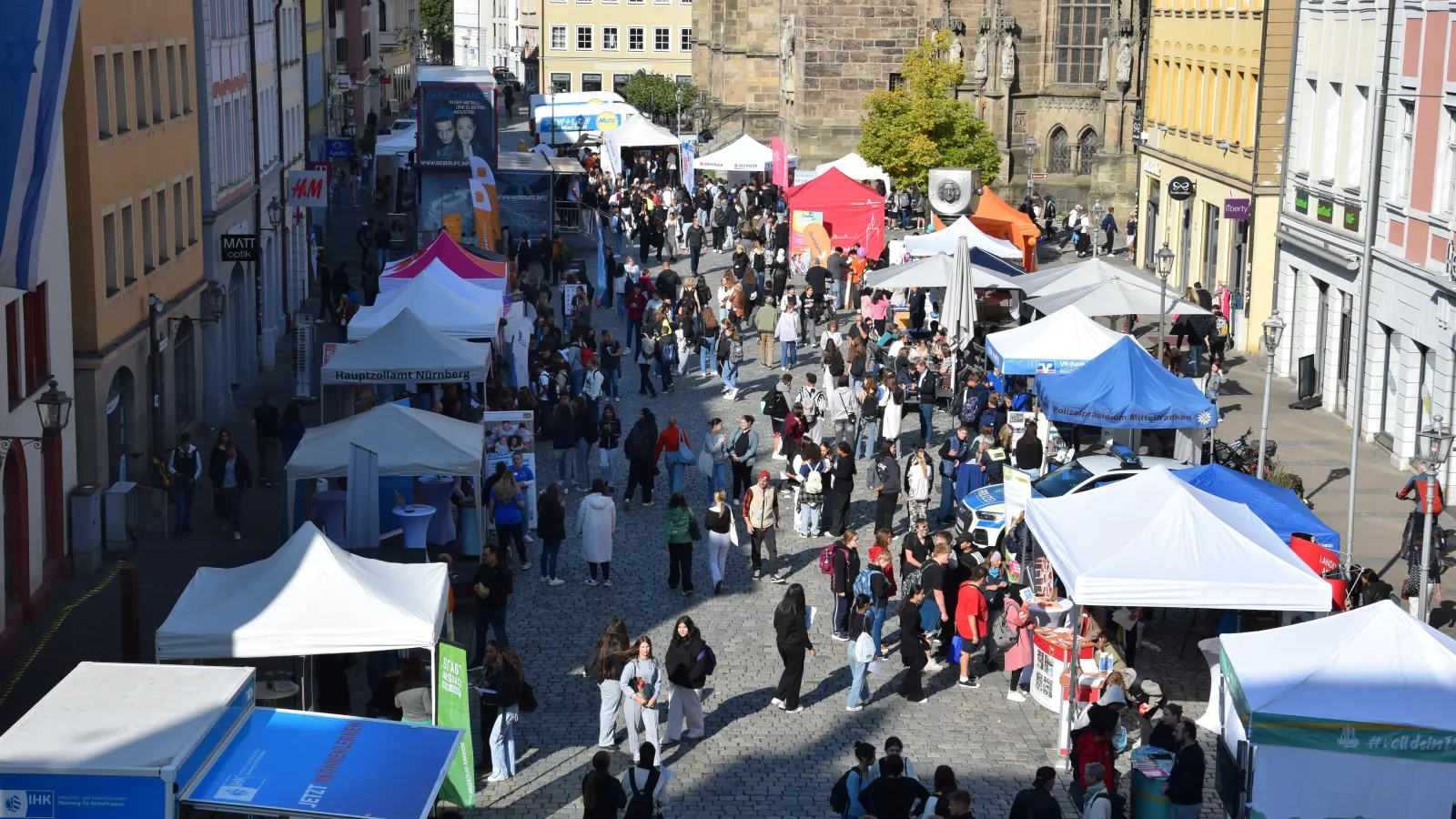 Die Ausbildungsstellenbörse in Ansbach, hier die Auflage von 2024, ist ein Instrument, um junge Menschen für Berufe zu gewinnen. (Archivbild: Florian Schwab)