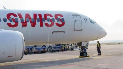 Die Lufthansa-Tochter will nun Bleipatten in Flugzeuge einbauen (Archivbild) (Foto: Andreas Arnold/dpa)