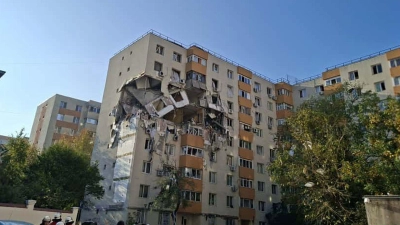 Das Haus droht einzustürzen, mehr Opfer werden befürchtet. (Foto: Uncredited/ROMANIAN EMERGENCY SERVICES via AP/dpa)