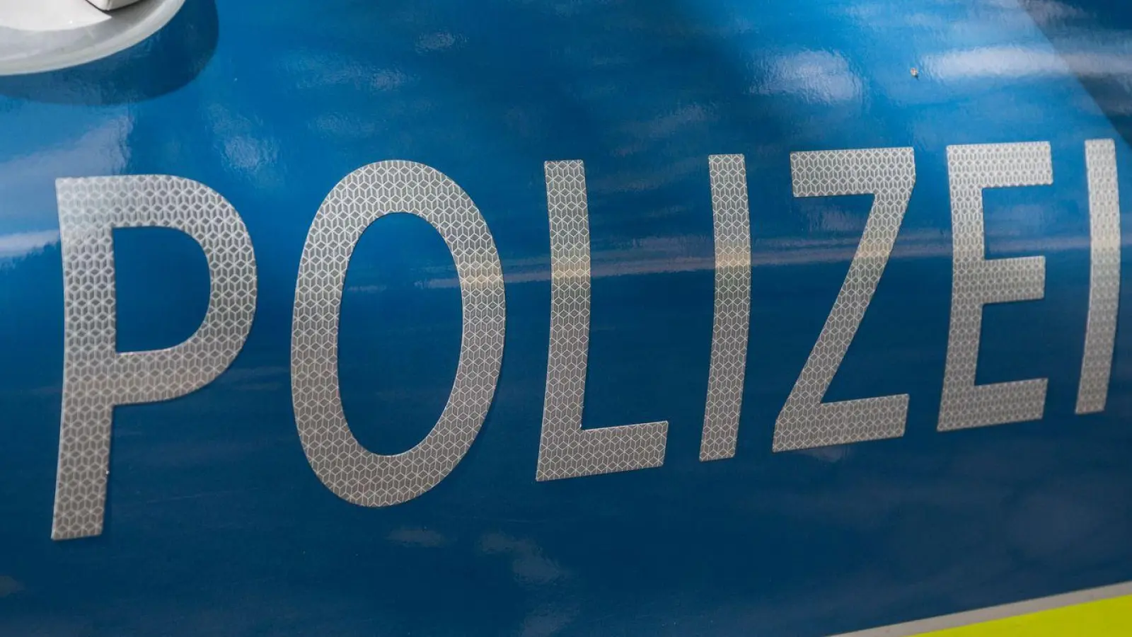 Die Polizei vernahm den 43-Jährigen: Er gab zu, illegal Schusswaffen zu besitzen. Jetzt muss er sich vor Gericht verantworten. (Symbolbild) (Foto: Daniel Vogl/dpa)
