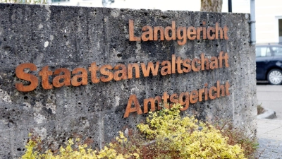 Die Angeklagte ist inzwischen vom Dienst suspendiert.  (Foto: Uwe Lein/dpa)
