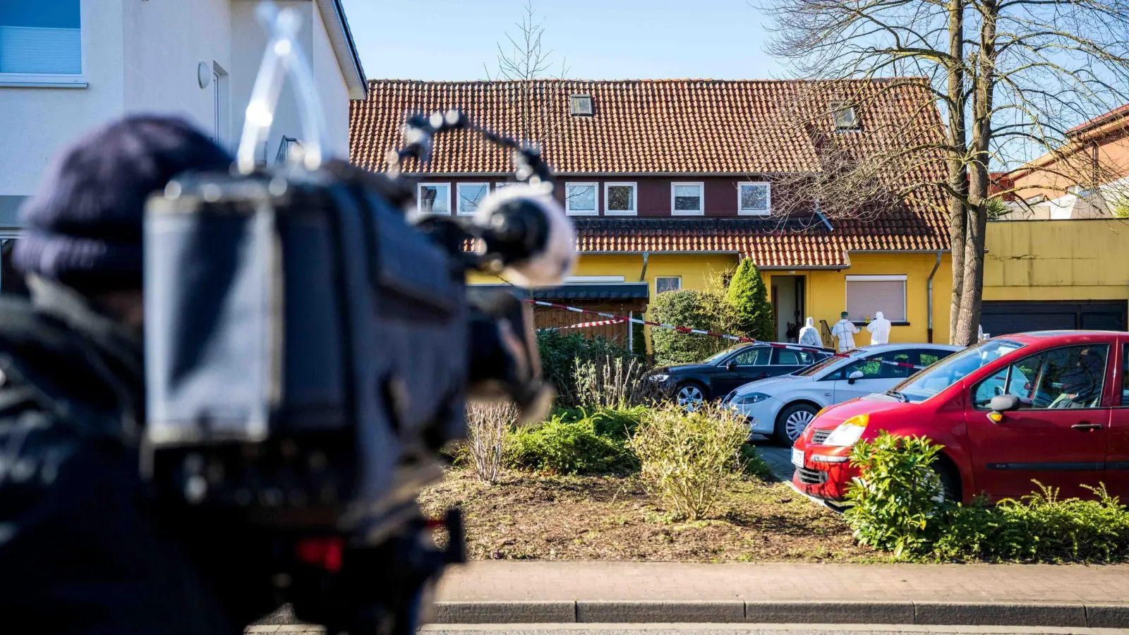 Der Tatort: Der 81-Jährige gab zunächst Schüsse auf den 16-Jährigen ab und verletzte sich anschließend selber. (Foto: Sina Schuldt/dpa)