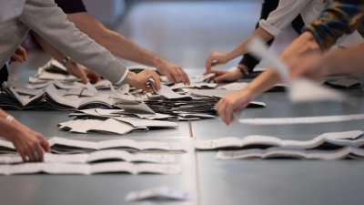 Bei der bevorstehenden Bundestagswahl wird es laut der Bundeswahlleiterin rund 90.000 Urnen- und Briefwahlbezirke geben. (Symbolfoto) (Foto: Sebastian Gollnow/dpa)