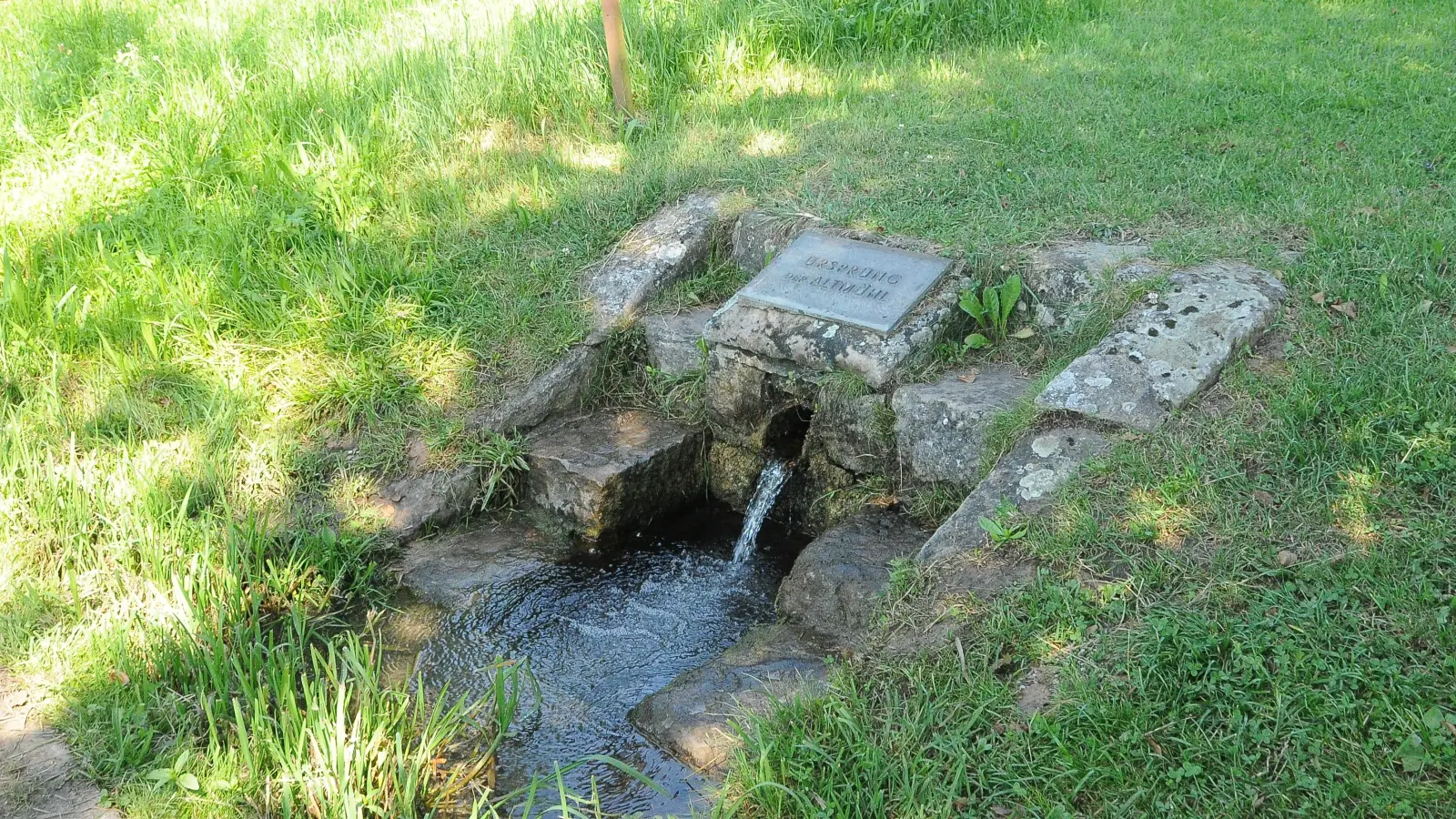 Die Altmühlquelle bei Windelsbach ist in Stein gefasst. (Archivbild: Wolfgang Grebenhof)