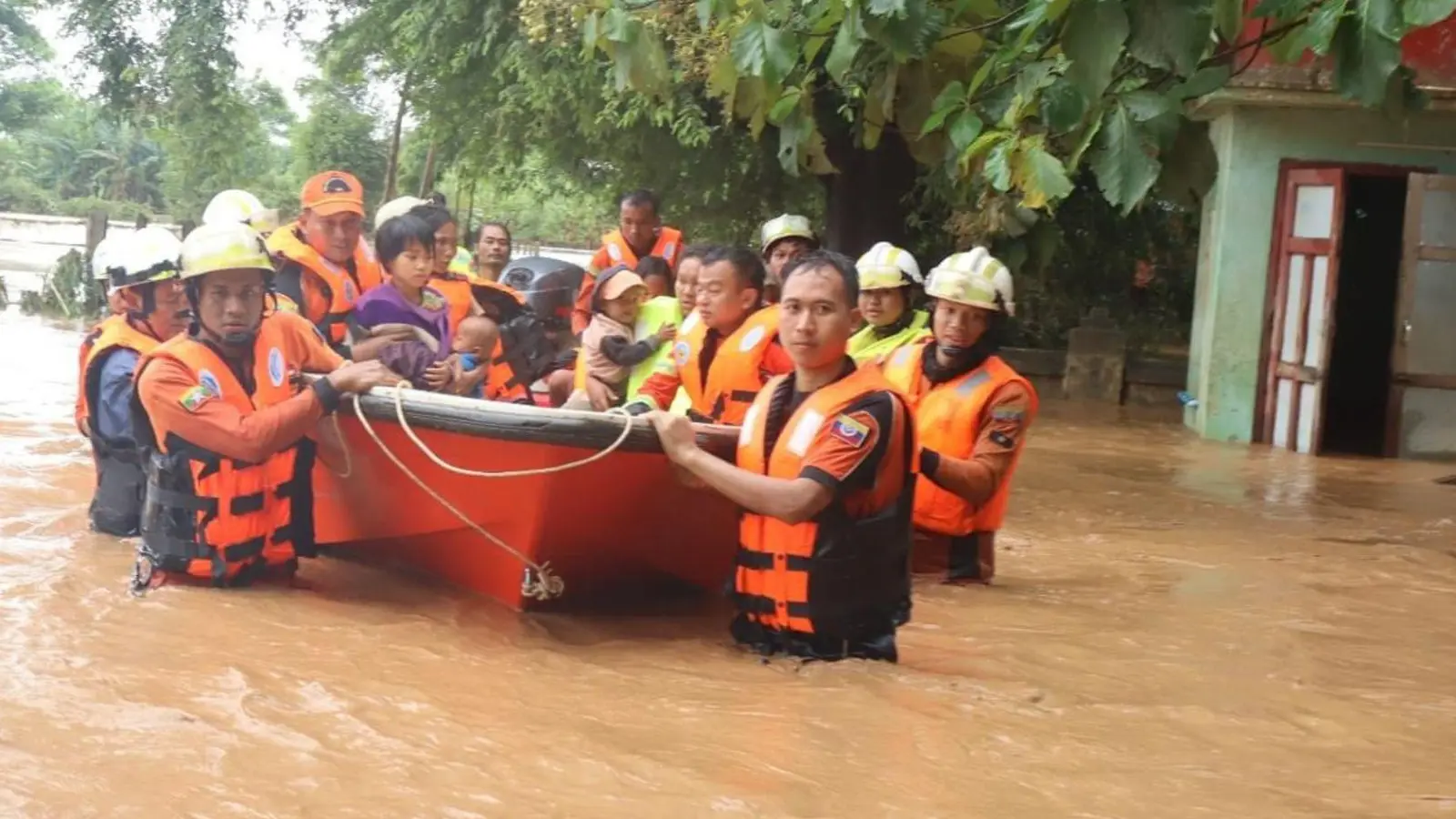 Manche Orte in dem Krisenland waren nicht erreichbar (Handout). (Foto: Uncredited/Myanmar Fire Service Department/XinHua/dpa)