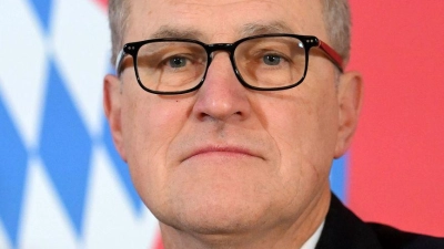 Spricht über die Zukunft von Kane und Neuer: Bayern-Boss Dreesen. (Archivbild) (Foto: Jens Niering/dpa)