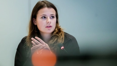 Luisa Neubauer bei einem Pressegespräch im Rahmen der UN-Klimakonferenz COP26 in Glasgow. (Foto: Christoph Soeder/dpa)