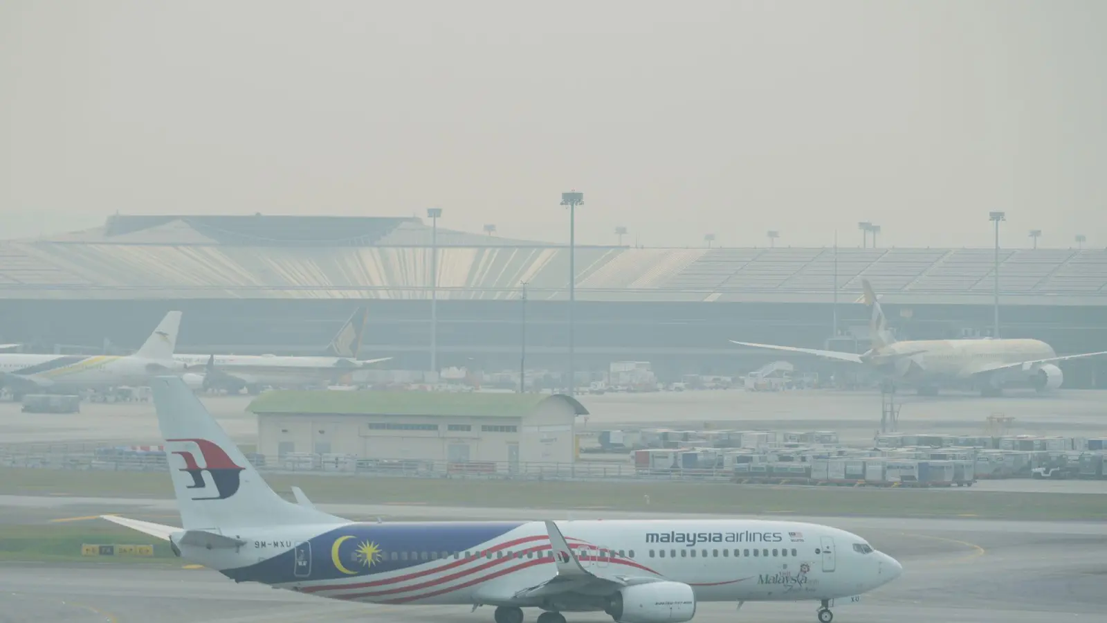 Luftverschmutzung belastet Malaysia: Smogähnlicher Haze tritt derzeit sowohl auf der Halbinsel als auch auf Borneo auf. (Foto: Vincent Thian/AP/dpa)