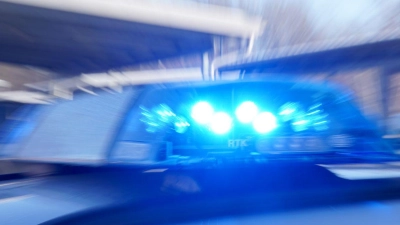 Die Polizei sperrte den Bahnhof weiträumig ab. (Symbolbild) (Foto: Marcus Brandt/dpa)