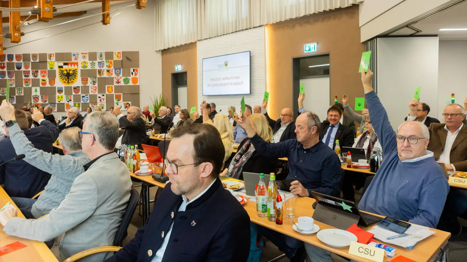 Der Kreistag stimmte am Freitag über den Haushalt des Landkreises Ansbach für das kommende Jahr ab.  (Foto: Evi Lemberger)