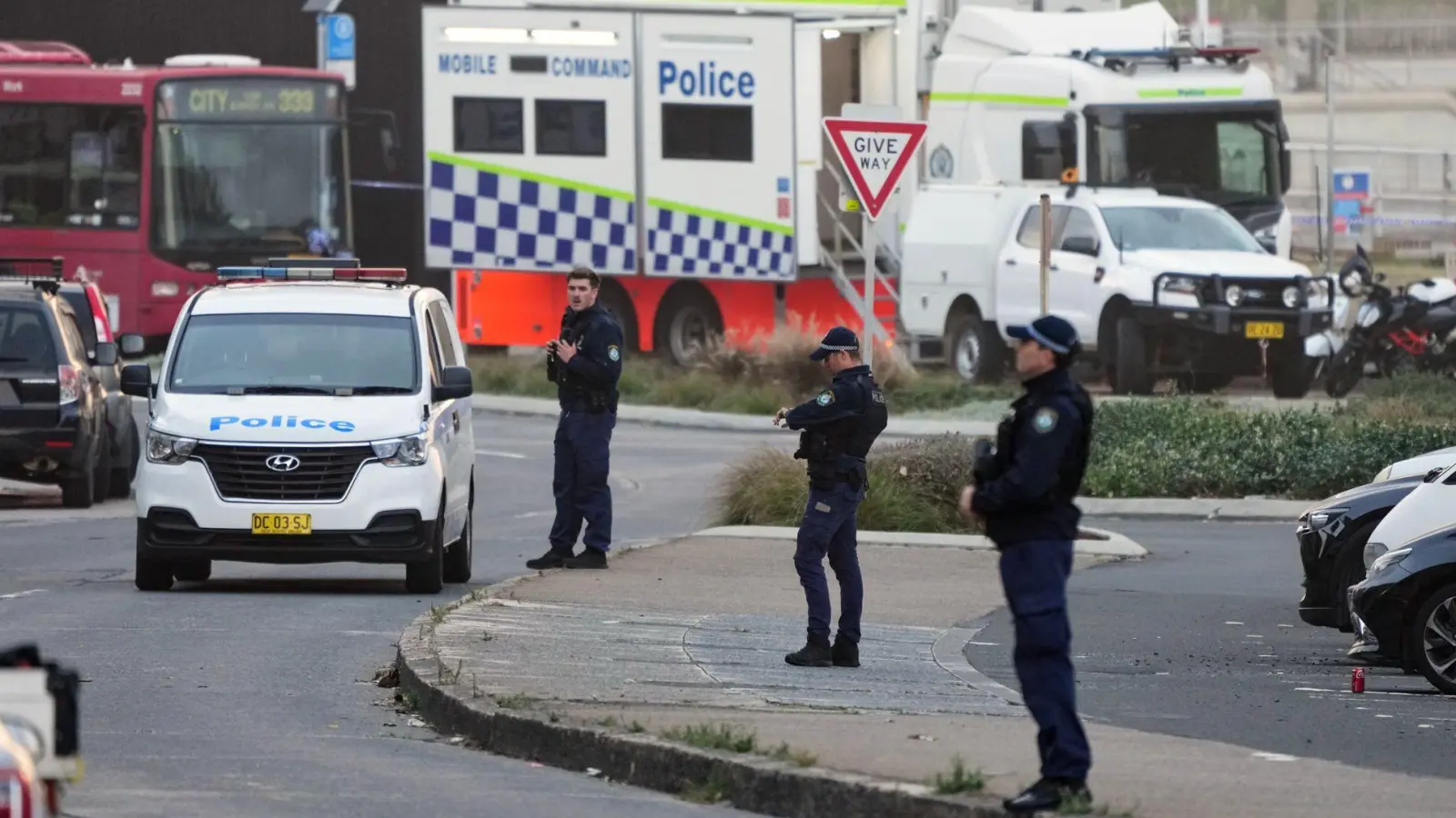 Am Tag nach dem Angriff werden neue Details bekannt. (Foto: Mark Baker/AP/dpa)