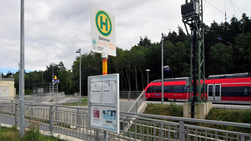 Vom Bahnhof in Wicklesgreuth fahren derzeit keine Züge nach Windsbach. (Symbolbild: Jim Albright)