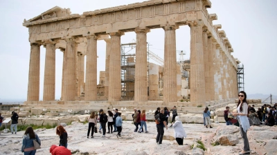 Noch ist nicht bekannt, warum ein Touristenpaar an der Akropolis angegriffen wurde. (Archivbild) (Foto: Laurent Gillieron/Keystone/dpa)